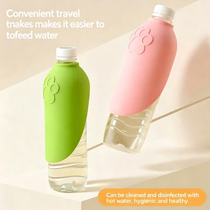 Nuovissima Bottiglia d'Acqua Portatile Ecologica in Silicone per Cani con Ciotola Ovale Universale e Attacco per Bottiglia Minerale per Viaggi e Passeggiate all'Aperto - Product Image 6