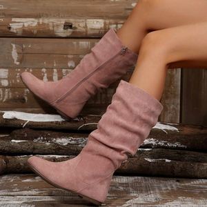 Botas Femininas Plus Size de Cano Médio Nuo, Novas <span class=keywords><strong>para</strong></span> Outono/Inverno, Slip-On com Pregas, Sola de Borracha - Product Image 2