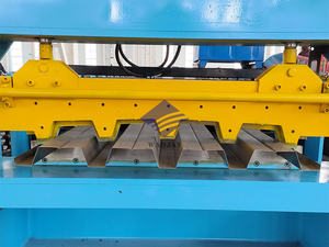 Machine de formage de rouleaux de plancher de 1200mm robuste avec pompe à moteur central et composants d'engrenage inclus - Product Image 6