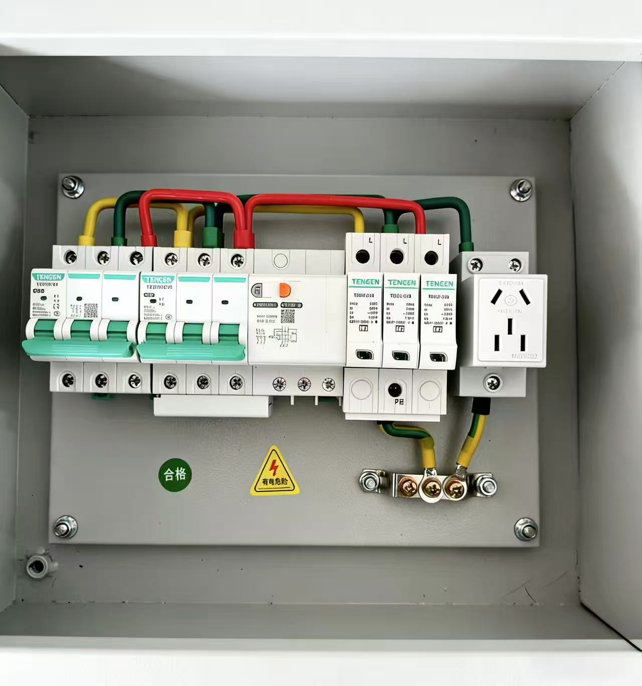 SENYIPV IP54 400V 63A Distribution Box – Outdoor AC/DC Control & PV Combiner Box - View 3