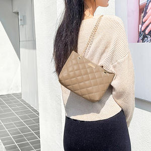 Bolso de Hombro Pequeño Acolchado y Bordado para Mujer, Estilo Casual y Elegante, Fácil de Combinar, con Cadena y Forro de Poliéster, Venta al Por Mayor - Product Image 3