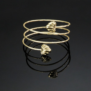 CM Jewelry Wholesale - Prix bas - Bijoux fantaisie plaqués or pour femme - Bracelet jonc élégant en forme de cœur - Cadeau pour maman - Product Image 3