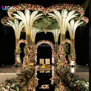 Decoraciones de Lujo para Ceremonias de Boda al Aire Libre, Arco Metálico Dorado de 9 y 10 Pies de Altura para Escenario - Product Image 4