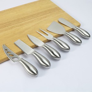 Set <span class=keywords><strong>di</strong></span> Coltelli per Formaggio in Argento con Logo Personalizzato, Accessori per Tagliere, in Acciaio Inox, Lavabili in Lavastoviglie e Microonde - Product Image 1