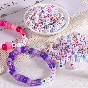 Venta al por Mayor de <span class=keywords><strong>Cuentas</strong></span> Acrílicas Cuadradas de 6x6mm <span class=keywords><strong>con</strong></span> <span class=keywords><strong>Letras</strong></span> Individuales, Base Blanca, 26 <span class=keywords><strong>Letras</strong></span> Coloridas <span class=keywords><strong>para</strong></span> Hacer <span class=keywords><strong>Pulseras</strong></span>, Accesorios Pequeños - Product Image 2