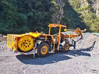 Foreuse de forage de trous de dynamitage DTH sur chenilles à moteur diesel Kaishan KJ212 pour l'exploitation minière de surface avec système de manutention automatique des tiges