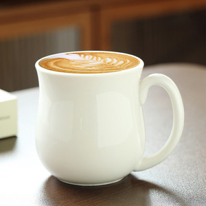 Tasse en céramique 16oz noire unie avec poignée pour boire de l'eau ou du café - Product Image 4