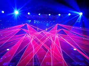 Luz Láser para Bodas con Efecto de Iglesia, 3W RGB a Todo Color, Luz de Escenario para Fiestas y Bodas con Efecto Anime, Control Inalámbrico por APP Móvil DMX - Product Image 3