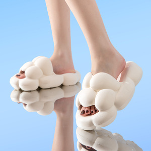 Pantuflas de plataforma gruesa para interiores y exteriores, antideslizantes, suaves y cómodas, tipo nube, para damas. - Product Image 6