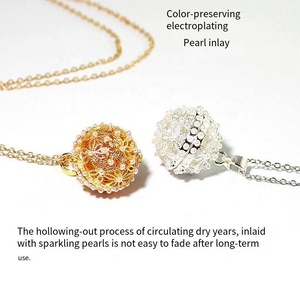 Collier en gros <span class=keywords><strong>de</strong></span> perles <span class=keywords><strong>de</strong></span> mode, pendentif aromathérapie en cuivre ouvrable en forme <span class=keywords><strong>de</strong></span> boule, pour <span class=keywords><strong>pierre</strong></span> <span class=keywords><strong>de</strong></span> <span class=keywords><strong>lave</strong></span> DIY - Product Image 4