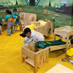เด็กๆ เล่นในลานนวดข้าว ซึ่งสามารถเรียนรู้เกี่ยวกับการเปลี่ยนแปลงของพืชผลในแต่ละฤดูกาลและสัมผัสประสบการณ์ต่างๆ - Product Image 6