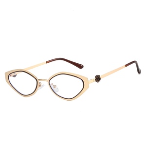 Gafas de Sol Metálicas Vintage UV400 para Mujer con Diseño Floral Transversal, Gafas de Sol para Vacaciones en la Playa - Product Image 6