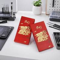 Usine personnalisé chinois rouge boîte-cadeau étui de téléphone portable emballage 2mm papier couché UV avantage feuille spécifications gaufrage aimant