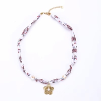 Collar de acero inoxidable con colgante de corazón y choker de seda en capas estilo bohemio, certificado CE, impermeable, joyería llamativa para la playa