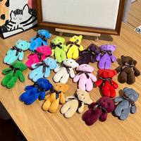 Llavero de peluche mini de oso de peluche al por mayor de fábrica con lazo de cinta de amor, colores surtidos, OEM personalizado, stock listo para regalo