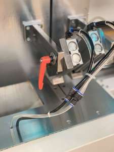 Scie à découper les connecteurs angulaires contrôlée par CNC PLC automatique pour la fabrication de portes et de fenêtres - Product Image 4