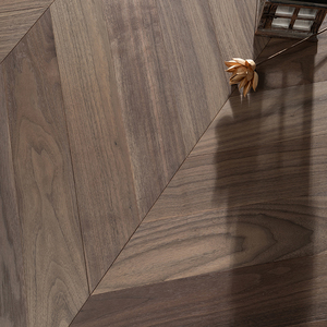 Piso de Madera de Nogal Negro Multicapa Resistente con Acabado UV, Grado AB, Fácil Instalación, Sistema T&G, 15mm, Diseño Espina de Pescado, para Cocina, Sala de Estar y Villas - Product Image 2