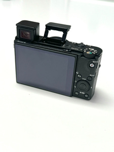 Appareil photo numérique compact premium Sony RX100 III 4K d'occasion, 20,1 MP - Product Image 1