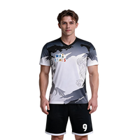 Auf Lager Atmungsaktive Schnelltrocknende Kurzarm-Fußballtrikots mit Individueller Spielername- und Nummernbedruckung für Teams und Vereine (Polyester 180g)