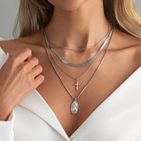Collier Pendentif Croix Vierge Marie Haut de Gamme Luxe Léger, Chaîne Serpent Plate, Style Mode Quotidienne, Bijoux Transfrontaliers Europe-Amérique