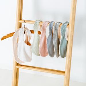 Babero para bebé recién nacido, toalla de saliva acanalada y terry de doble capa con botones ajustables - Product Image 3