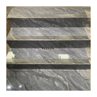 Carreaux d'escalier en porcelaine imitation brique moderne avec finition polie effet marbre, antidérapants et antibactériens pour usage intérieur