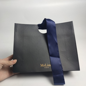 Sang Trọng Phong Cách Thẻ Màu Đen Quà Tặng Túi Lá Dập Logo Với Rộng Màu Đỏ Ribbon Xử Lý Thích Hợp Cho Đồ Trang Sức Và Nước Hoa Thương Hiệu - Product Image 2