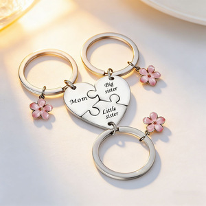 Porte-clés en acier inoxydable en forme de cœur avec motif floral, idéal pour les couples, les familles, ou comme cadeau d'anniversaire – Vente en gros - Product Image 2