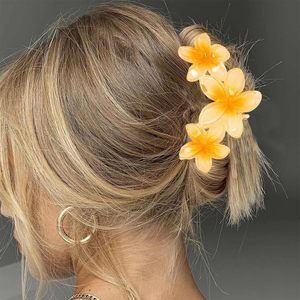 Pince à cheveux en acrylique de 10 cm avec fleur, style doux et tendance, accessoires floraux pour femmes, vente en gros, échantillon rapide - Product Image 4
