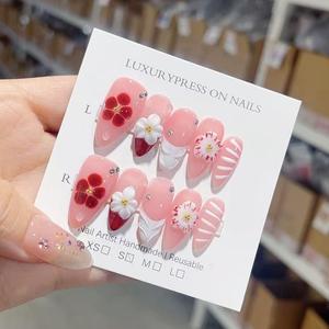 Haute qualité été court <span class=keywords><strong>faux</strong></span> <span class=keywords><strong>ongles</strong></span> ensemble à la main amande <span class=keywords><strong>Gel</strong></span> 3D fleur sculpture Blush couleur taille moyenne presse sur les <span class=keywords><strong>ongles</strong></span> - Product Image 5