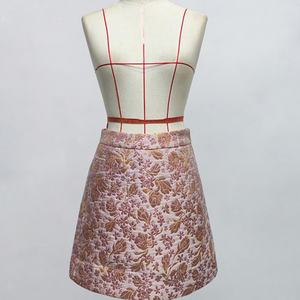 Mini-jupe en tissu jacquard gaufré de couleur unie, simple et tendance, de haute qualité, personnalisable en gros (OEM/ODM) - Product Image 2