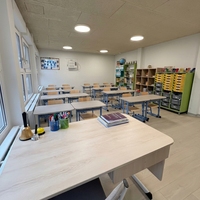 Vente en gros de maisons conteneurs préfabriquées économiques de 20 et 40 pieds pour projets commerciaux et résidentiels