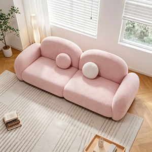Canapé trois places moderne en tissu bouclé rose avec accoudoirs incurvés, dossier capitonné et pieds en bois - Meuble polyvalent pour salon - Product Image 5