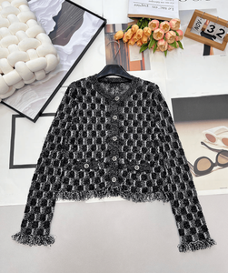 Cárdigan de punto jacquard texturizado, top de manga larga con cuello redondo y flecos, ropa exterior elegante con botones para uso diario y de oficina - Product Image 1