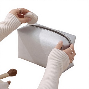 Bolsa de Maquillaje Portátil, Estuche de Almacenamiento de Cosméticos, Diseño Compacto de Viaje, Material PU Grande, Resistente al Agua para Artículos de Belleza - Product Image 5