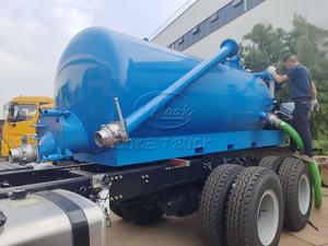 Equipo de Succión de Aguas Residuales al Vacío de 10-15m³ con Bomba de Aguas Residuales Accionada por Motor Auxiliar, Montable en Chasis de Camión - Product Image 2