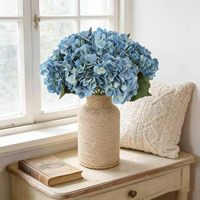 Arrangement floral d'hortensias artificiels de haute qualité YM, toucher réel, avec vase carré et réservoir d'eau en résine
