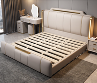Neues italienisches Luxus-Doppelbett (1,8 m) mit weicher Polsterung, Hochzeitsbett, schlichtes modernes Design für das Hauptschlafzimmer, gepolsterte Betten