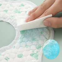 Bavoirs jetables non tissés pratiques pour bébés Bavoirs de poche souples jetables OEM Bavoir pour bébés de 0 à 3 ans