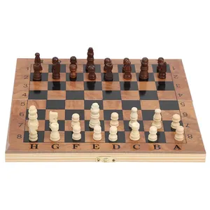 Beyin egzersiz oyunu her yaş için Chessmen ile taşınabilir ahşap dama satranç seti