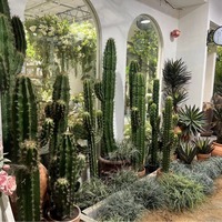 Grand cactus artificiel, cactus pilier, plante tropicale, plante verte en pot sur pied pour décoration intérieure, ornement paysager