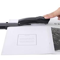 L'agrafeuse longue portée comprend 2000 agrafes. Bande pleine capacité de 20 à 25 feuilles avec règle intégrée et Guide de papier de verrouillage réglable