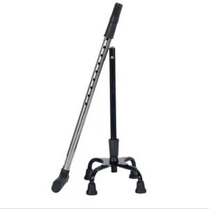 Canne à quatre pieds réglable en acier pour la rééducation des personnes âgées - Product Image 4