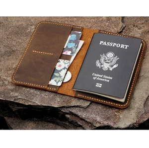 Funda de pasaporte de lujo de cuero genuino con tarjetero Cierre de dos pliegues Diseño único elegante y protección RFID avanzada - Product Image 1