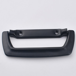 Asa de Plástico Negra Resistente para Maletas, Moldeada por Inyección - Product Image 1