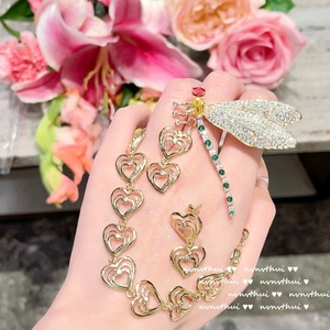 Broche de Libélula Cameron con Relieve en Oro de 18K, Broche de Cristal con Incrustaciones de Gemas, Joyería de Cobre para Bodas, Fiestas y Regalos - Product Image 1