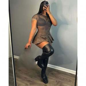 Novedad de verano 2025, <span class=keywords><strong>minifalda</strong></span> Sexy de <span class=keywords><strong>cuero</strong></span> con cremallera de Color sólido para mujer - Product Image 1