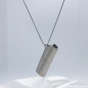 จี้สร้อยคอไทเทเนียมสตีลทรงเรขาคณิตสำหรับผู้ชาย สไตล์ฮิปฮอป ของขวัญเครื่องประดับสแตนเลส - Product Image 2