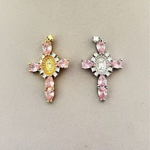 Collar con Colgante de Cruz, Cristal Rosa, Diamantes de Imitación, Ceremonia Religiosa, Unisex, Diseño con Microincrustaciones - Product Image 3
