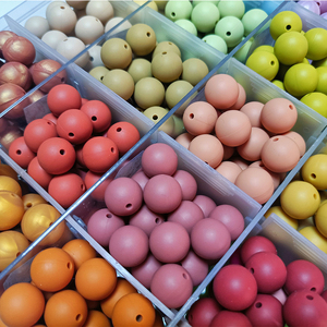 11 색 레드 오렌지 재고 핫 세일 도매 편지 씹는 알파벳 구슬 12mm 혼합 실리콘 편지 아기 젖니 구슬 - Product Image 6